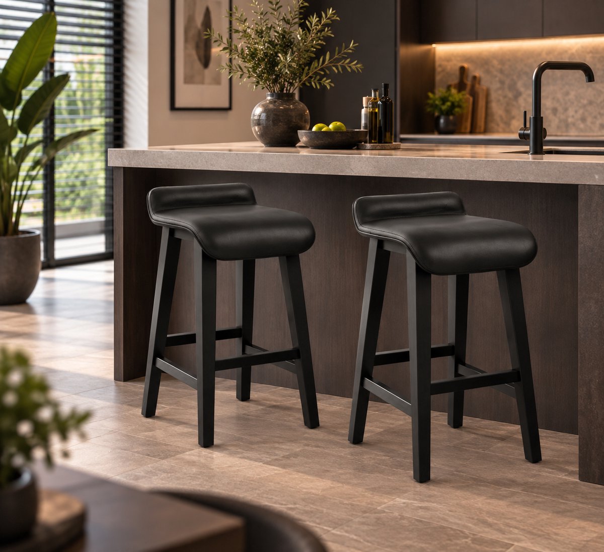 Barstoel Set van 2 – Barkruk - 66,5 cm Zithoogte – Kunstleder & Hout – Zwart