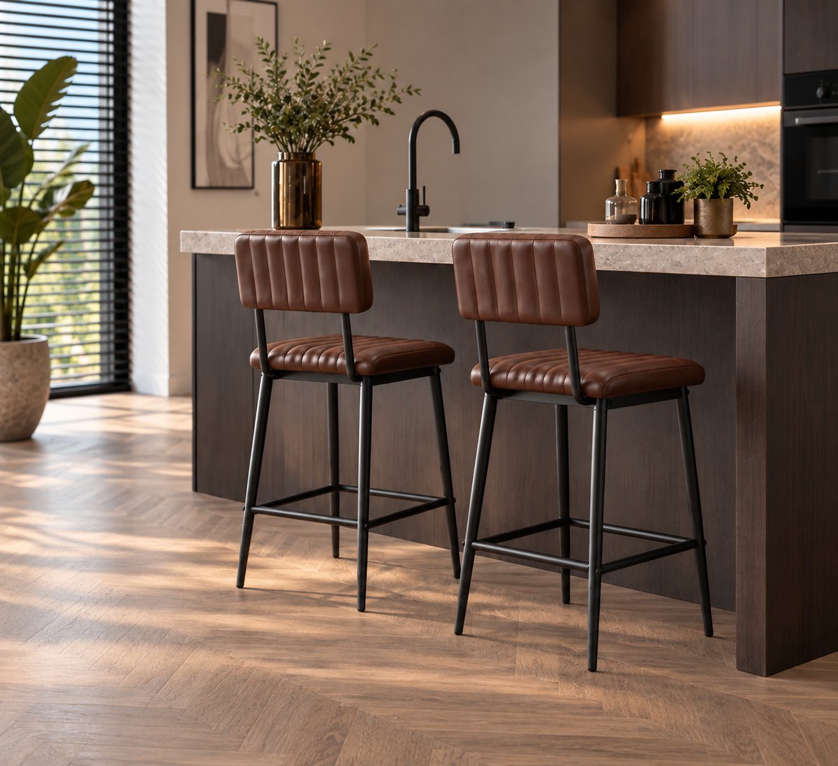 Barstoelen Set van 2 – 65 cm Zithoogte - PU Leer – Barkrukken met Rugleuning & Voetensteun – Industrieel & Modern – Bruin