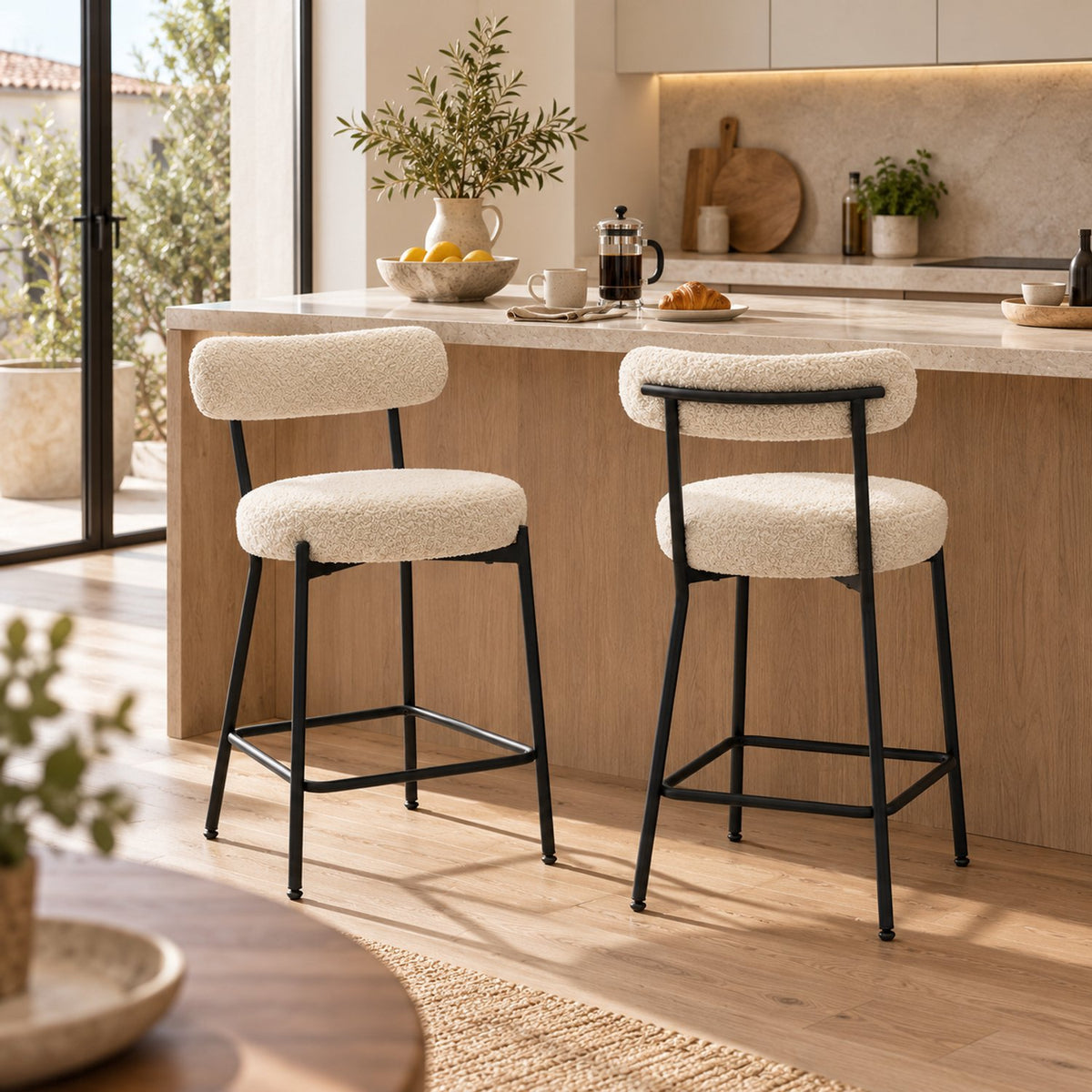 Barstoelen Set van 2 - Bouclé - Zithoogte 66 cm - Met Rugleuning en Voetsteun - Metalen Frame - Crème